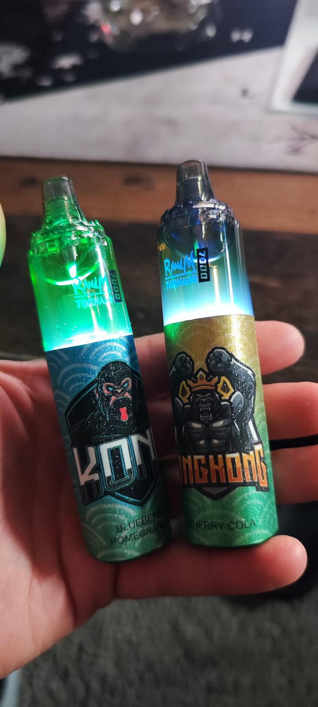Fumot Tornado 7000 - Cherry Cola photo review