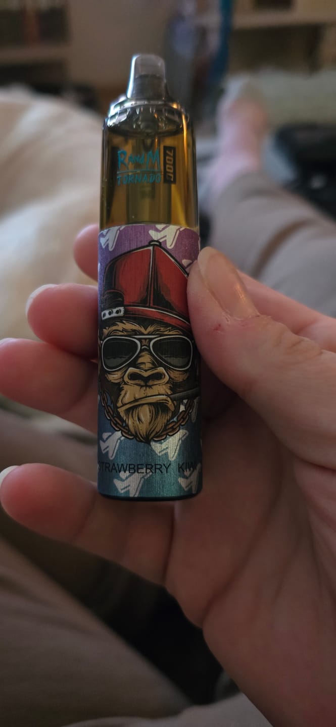 Fumot Tornado 7000 - Strawberry Kiwi photo review